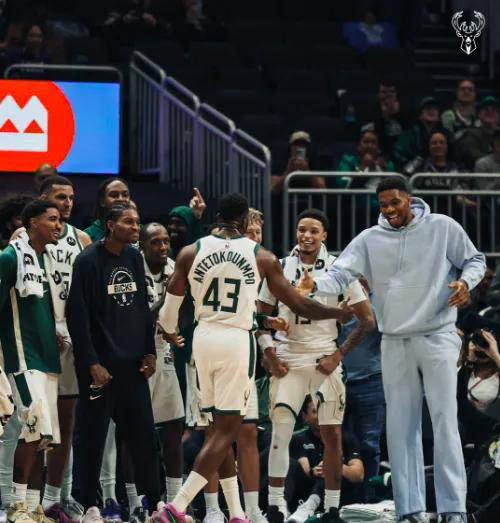 剑门雄鹿队惊险晋级关中雄鹿队，举重公开赛上演关键失误成转折！黑马成最大惊喜(直播巴黎奥运会举重男子102公斤级决赛)