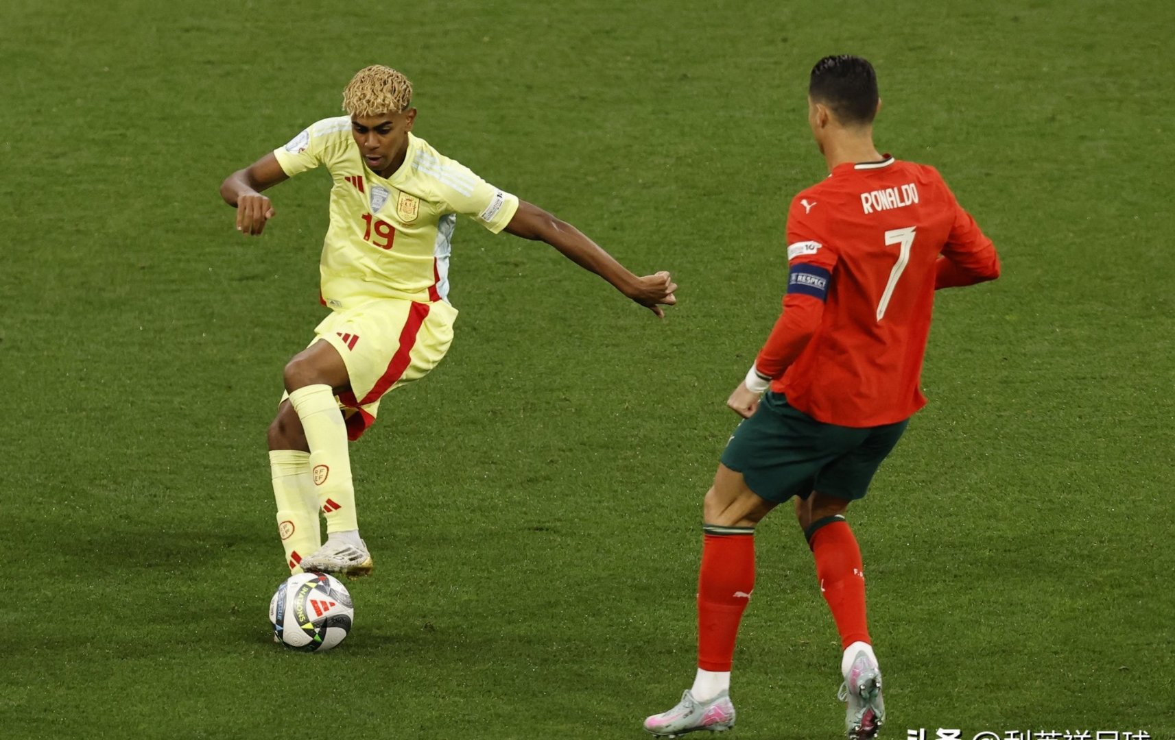 包含C罗与80激战西班牙队分钟，领先优势明显胜负难料！，费德勒焦点对战赛场气氛高涨的词条