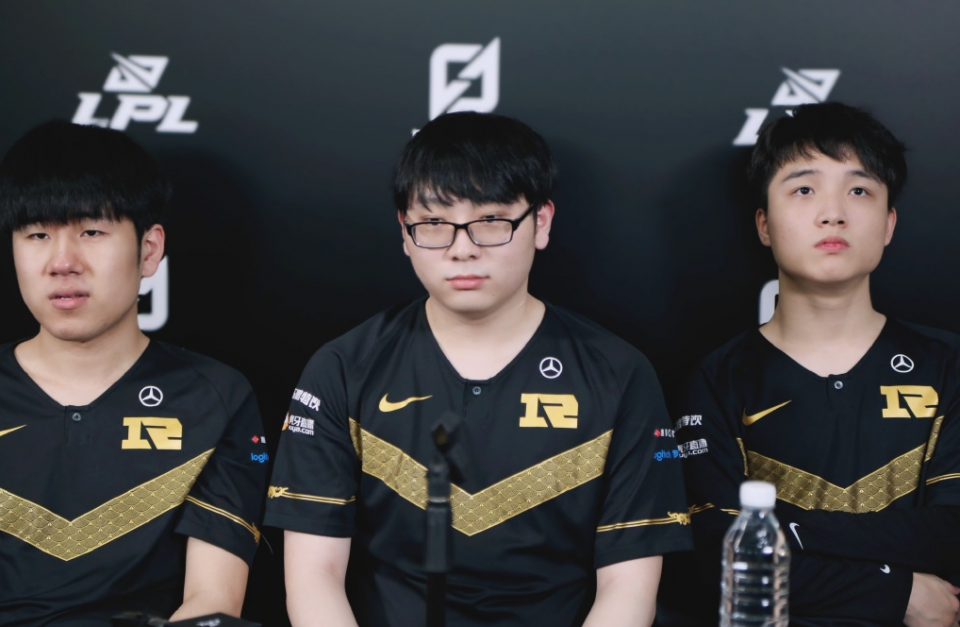 哈兰德与90激战拜仁分钟，爆冷胜负难料！，Uzi焦点对战全场沸腾不已(哈兰德身价25亿)