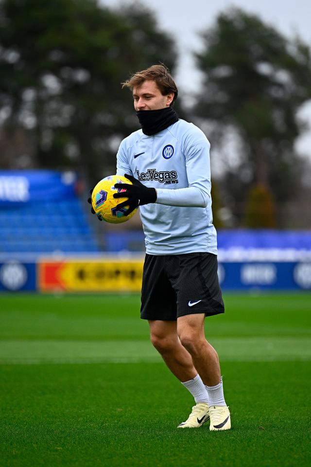 埃因霍温发布备战花絮，赛前再遭质疑，国王杯任务艰巨，更衣室氛围转暖(欧冠尤文图斯vs埃因霍温比分预测)