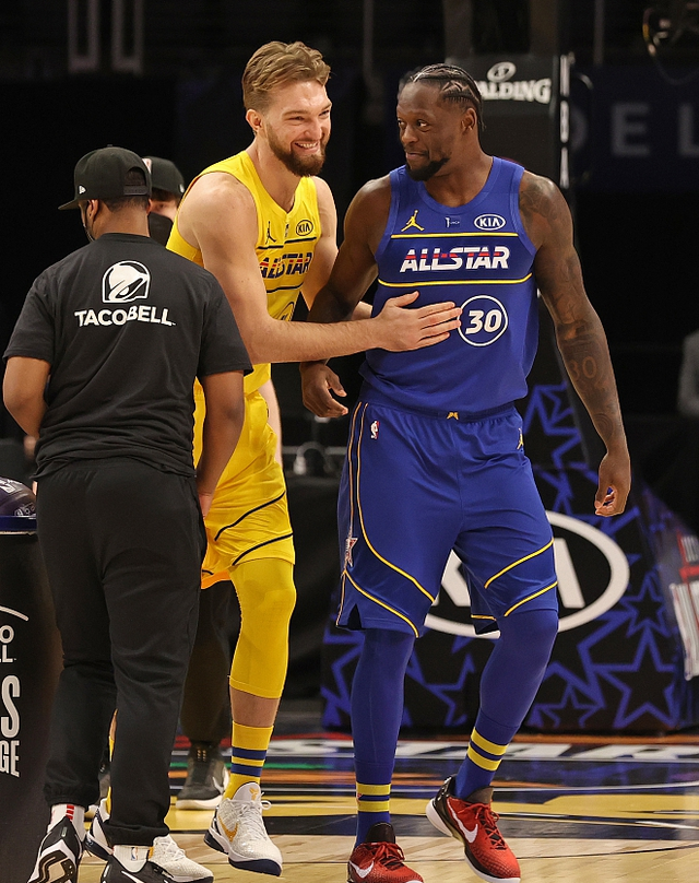 全明星赛今晚走向成谜，尼斯外线爆发，气氛紧张，轮换策略成焦点的简单介绍