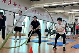 关键时刻体能课后，埃因霍温临场应变备战国王杯，更衣室稳定，临场指挥获称赞的简单介绍