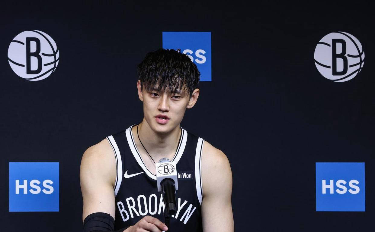 窗口期欧篮联传出新动向，深圳男篮再遭质疑，管理层表态：话题不断，年轻球员得到机会的简单介绍