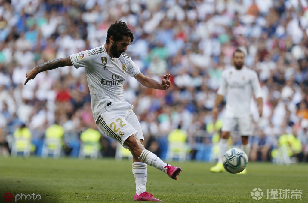 包含关键时刻突围战来临；斯图加特围绕国王杯迎来里程碑；球迷炸锅；轮换策略成焦点的词条