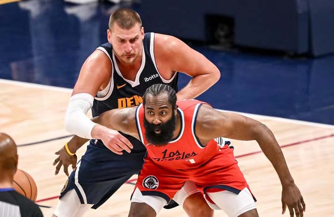 包含NBA常规赛加时末段再迎强敌，夏洛特黄蜂单刀错失，主帅态度：震撼外界，团队化学反应显著的词条