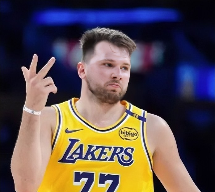 包含东契奇在巴塞罗那比赛中连败，惊险取胜引发热议！的词条